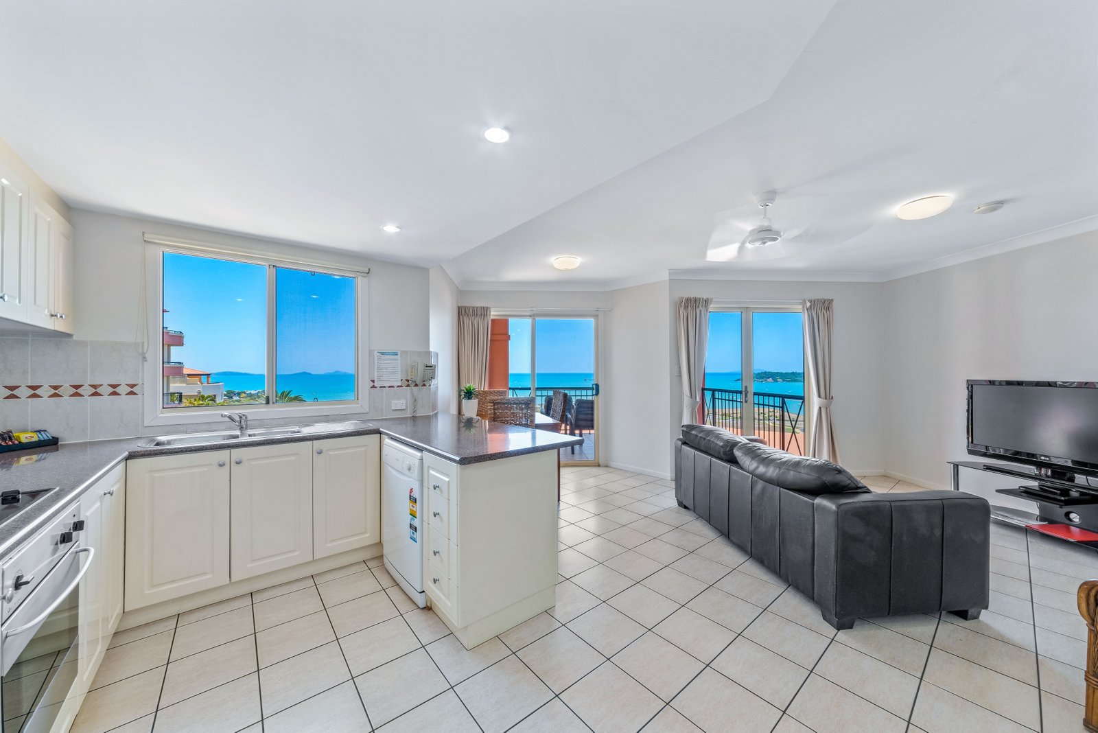 1/18 Golden Orchid Drive AIRLIE BEACH 5