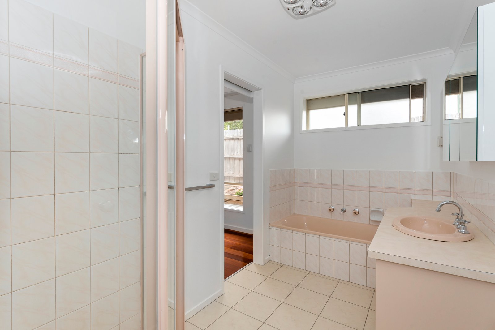 Gallery: 1/18 Jindabyne Avenue