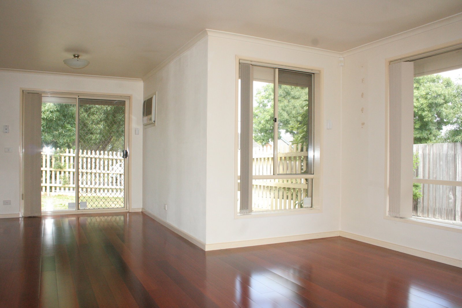 Gallery: 1/18 Jindabyne Avenue