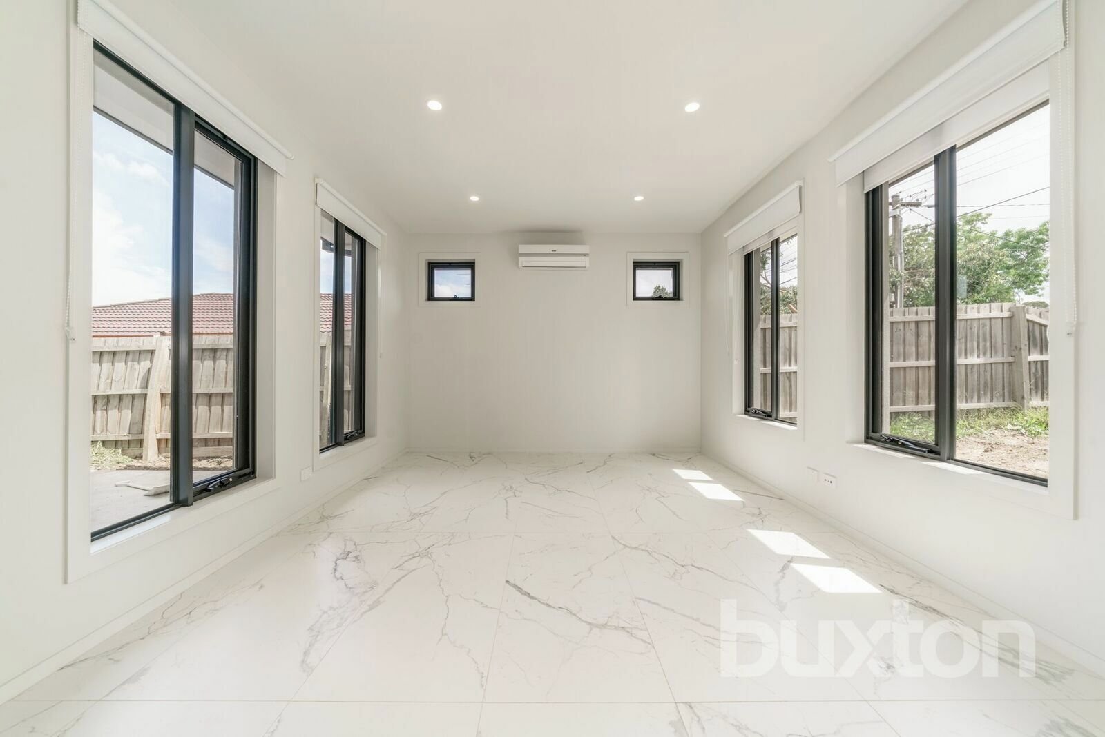 Gallery: 1/18 Mawarra Crescent