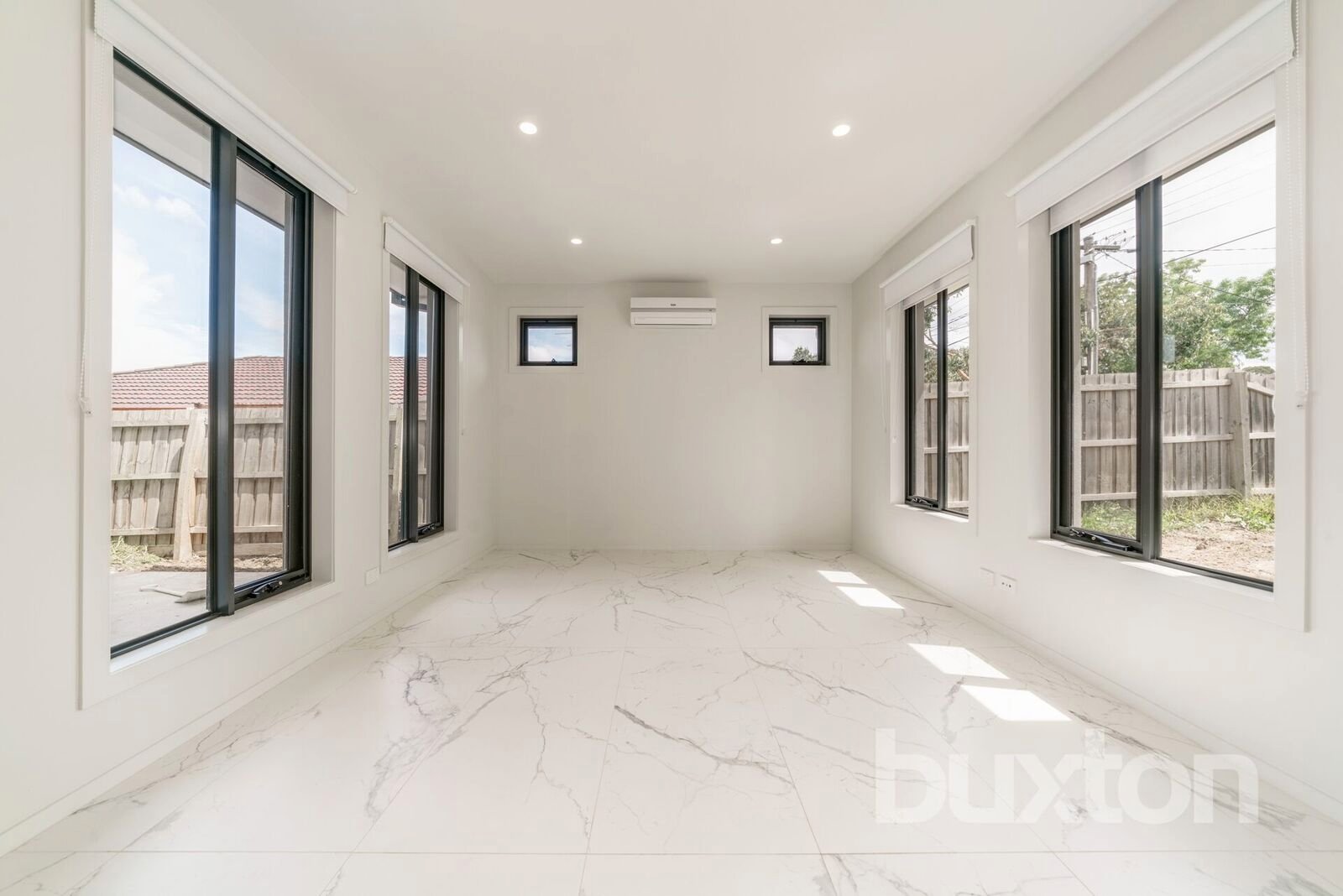 Gallery: 1/18 Mawarra Crescent