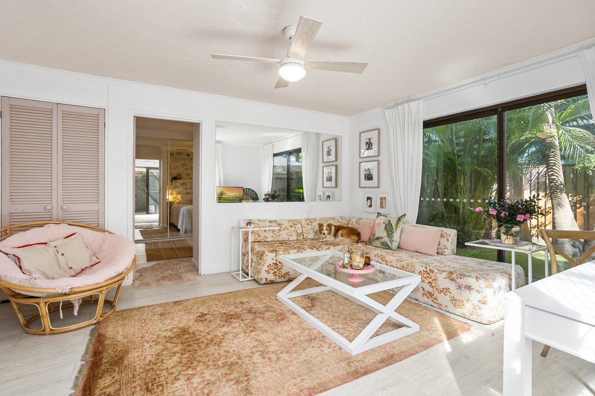 1/18 Murlong Crescent Palm Beach 5