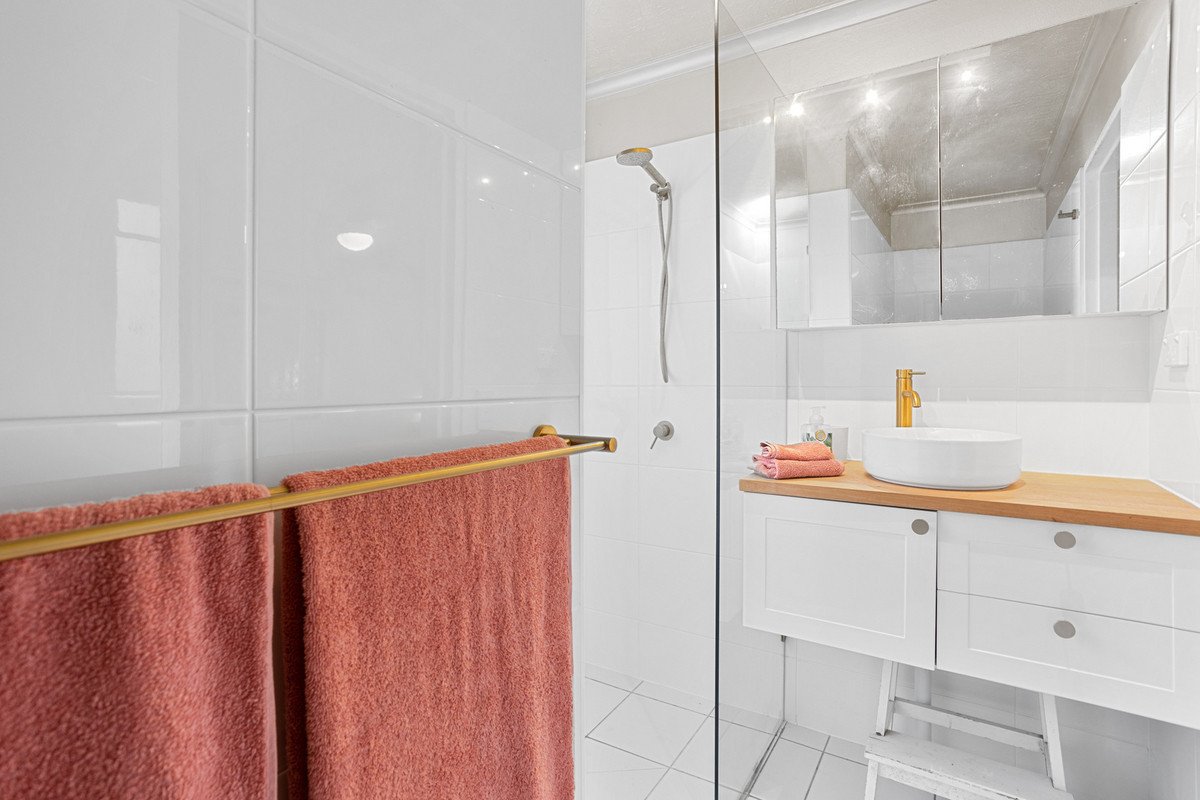 1/18 Murlong Crescent Palm Beach 8