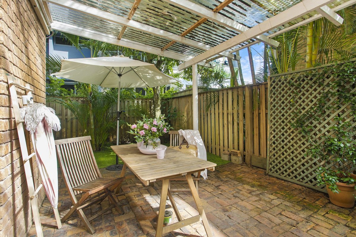 1/18 Murlong Crescent Palm Beach 9