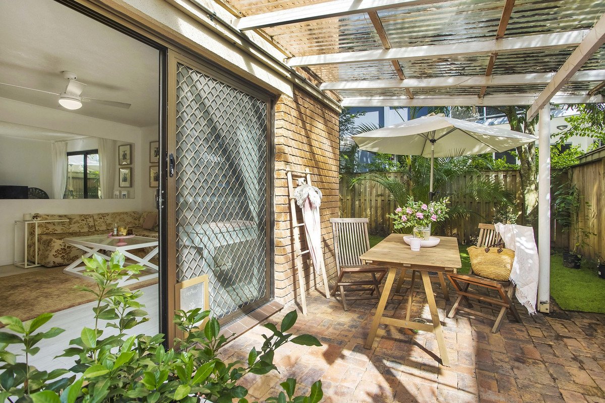 1/18 Murlong Crescent Palm Beach 10