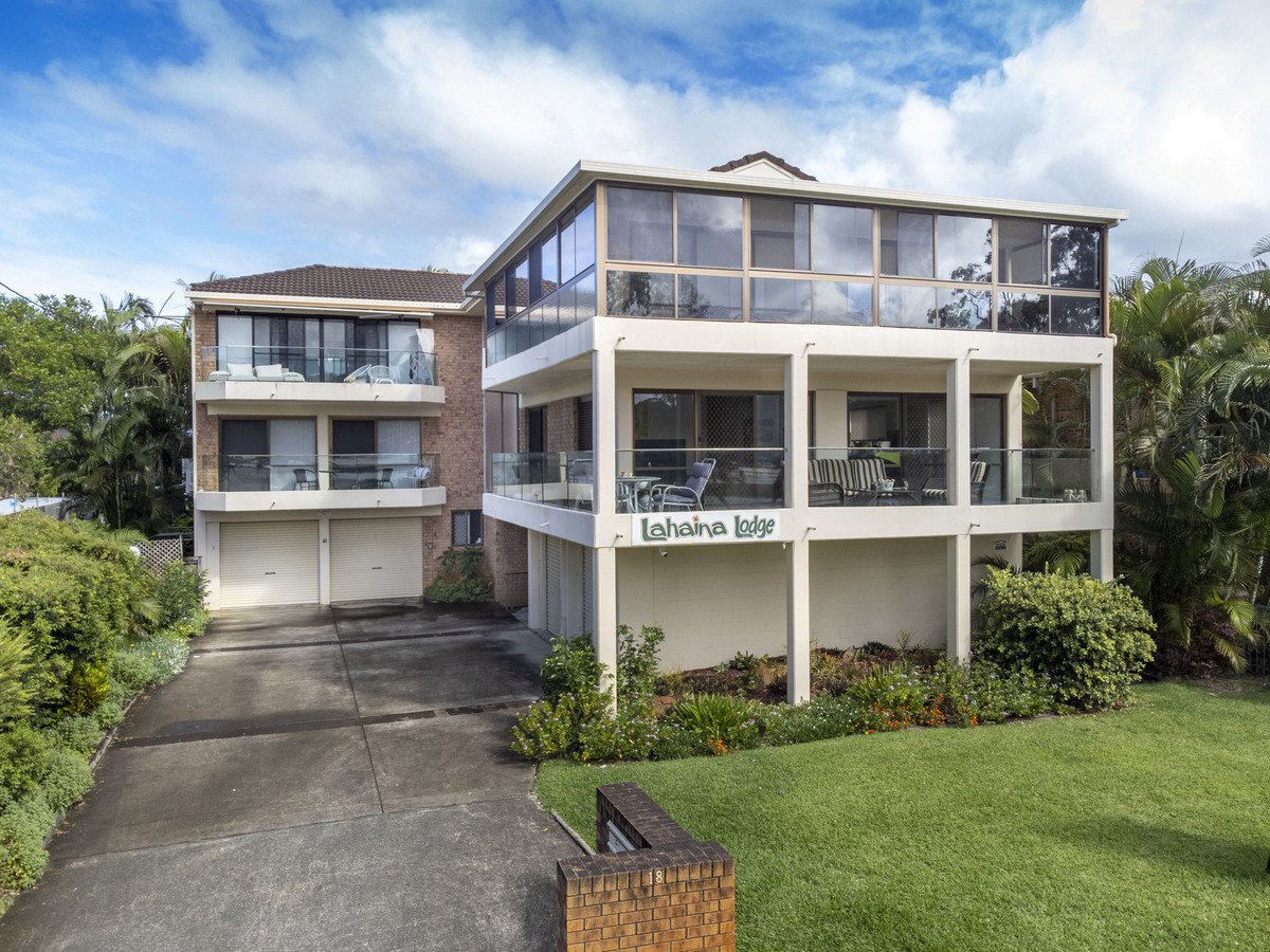 1/18 Murlong Crescent Palm Beach 13