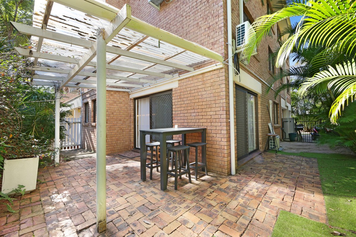 1/18 Murlong Crescent Palm Beach 4