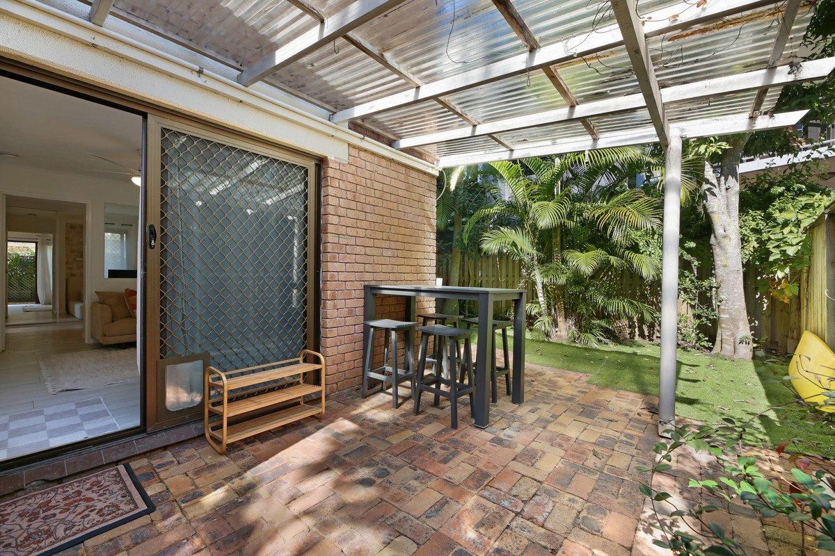 1/18 Murlong Crescent Palm Beach 5
