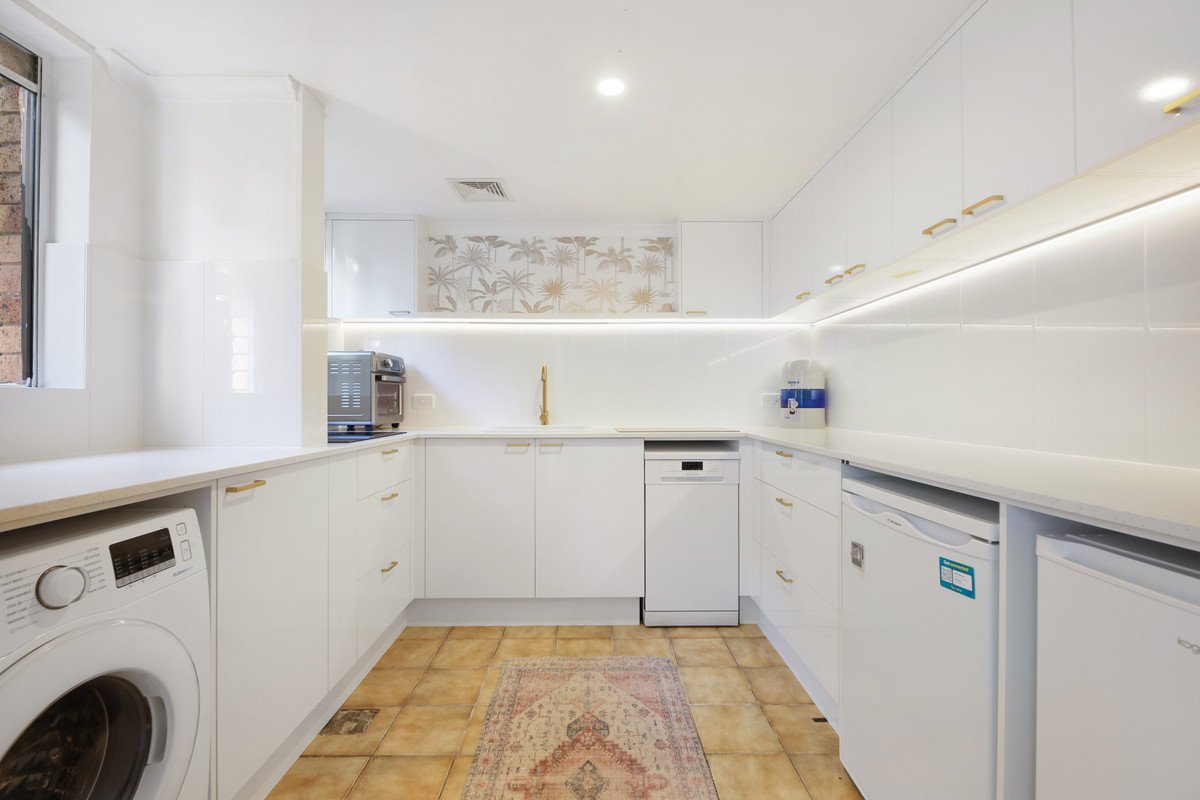 1/18 Murlong Crescent Palm Beach 7