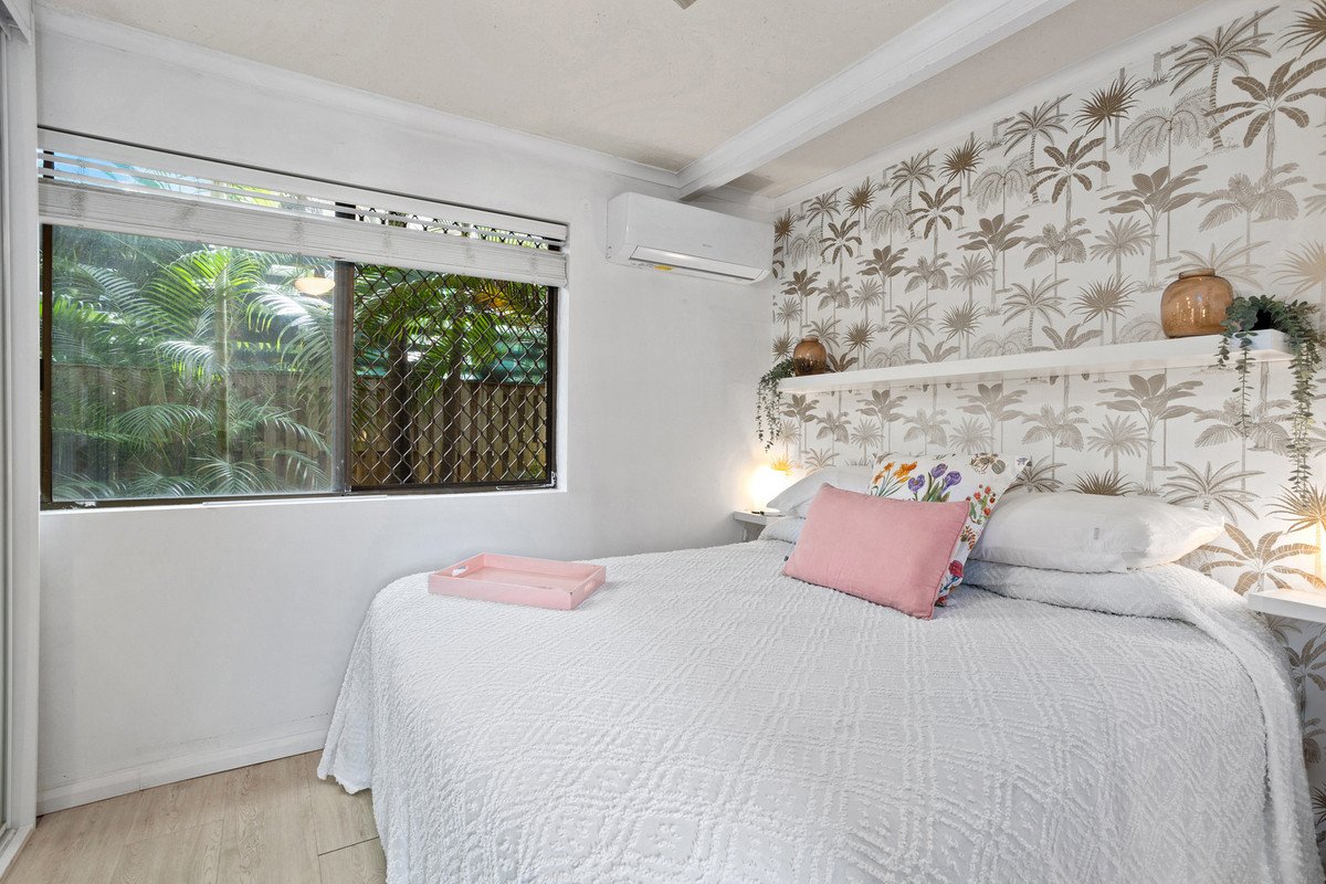 1/18 Murlong Crescent Palm Beach 8