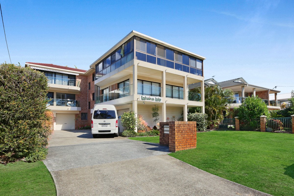 1/18 Murlong Crescent Palm Beach 13
