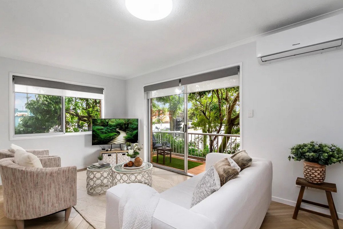 1/18 North Street Southport 2