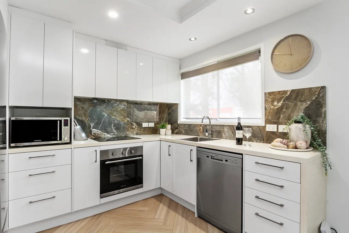 1/18 North Street Southport 5