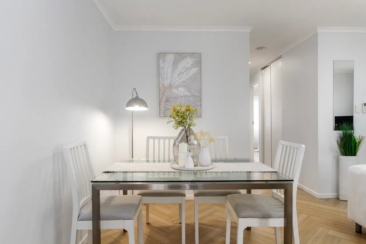 1/18 North Street Southport 7