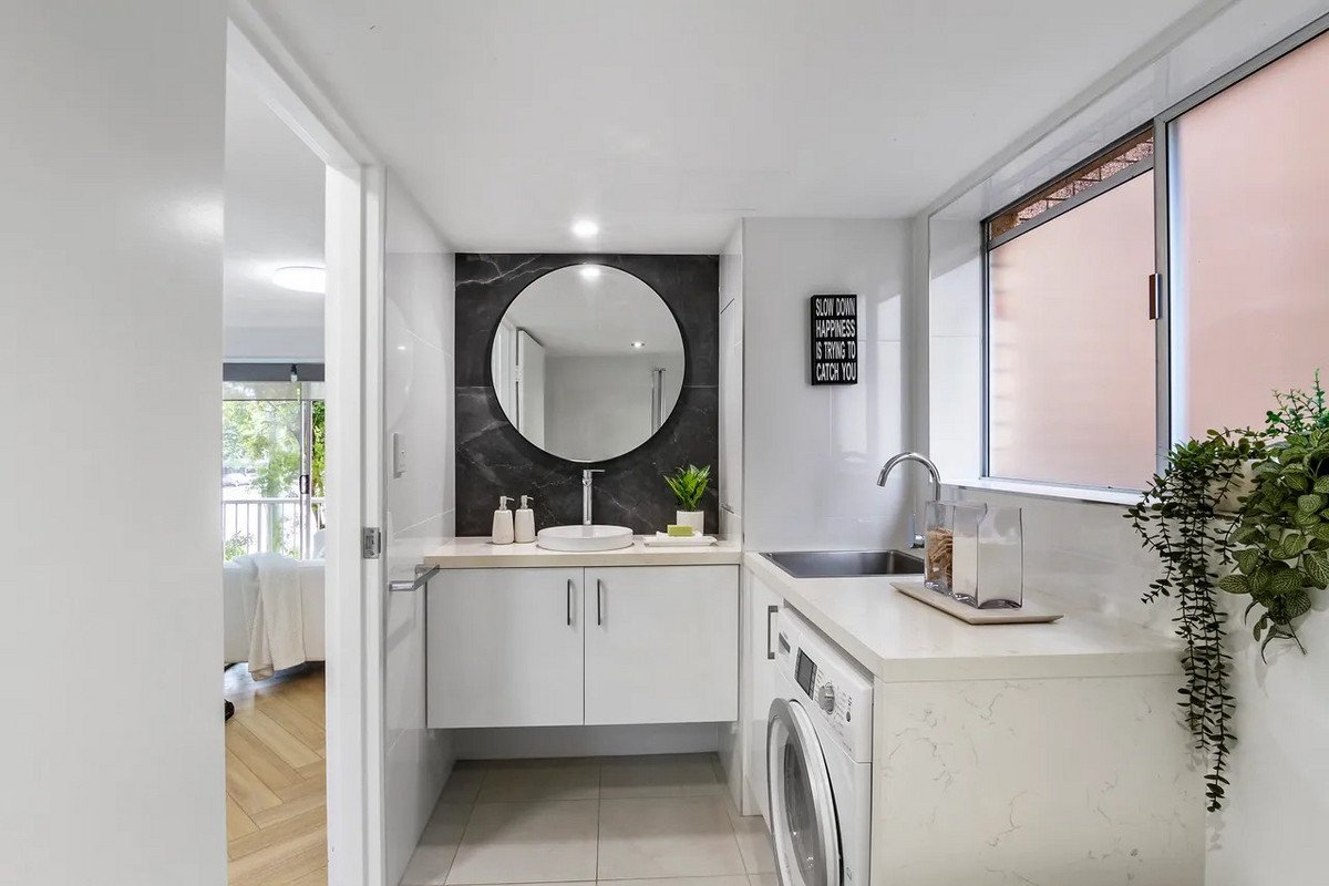 1/18 North Street Southport 10