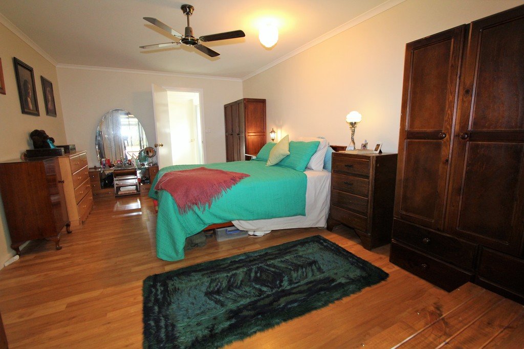 118 Station Lane CARNGHAM 8