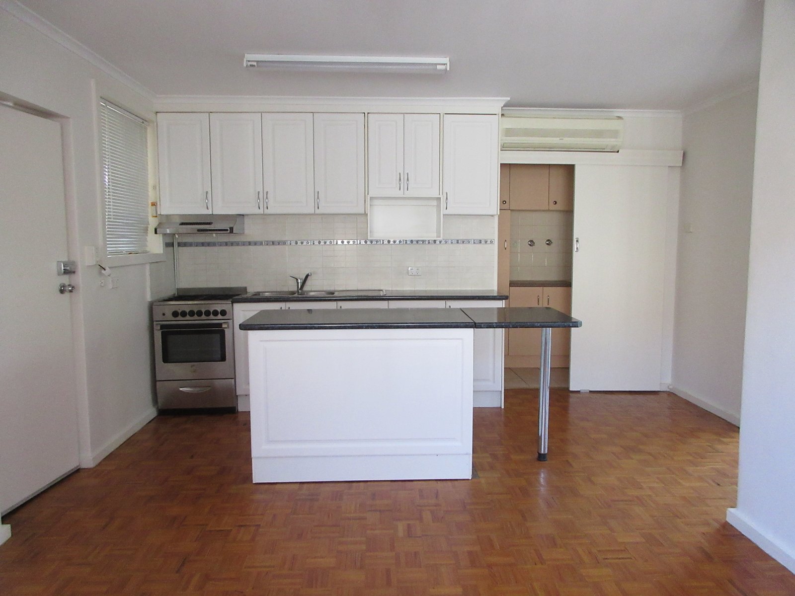 Gallery: 11/8 Tattenham Street