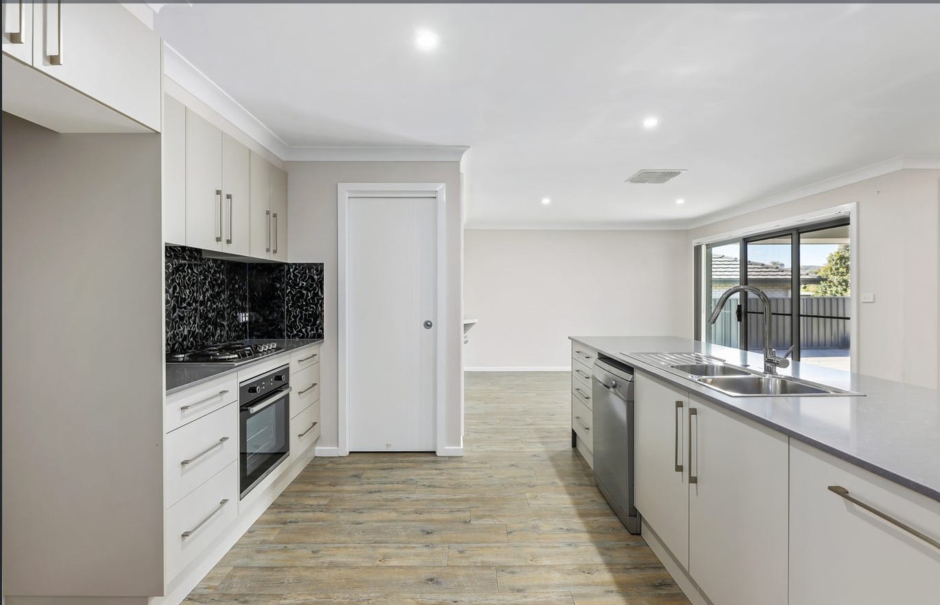 118 Verdelho Drive TAMWORTH 2