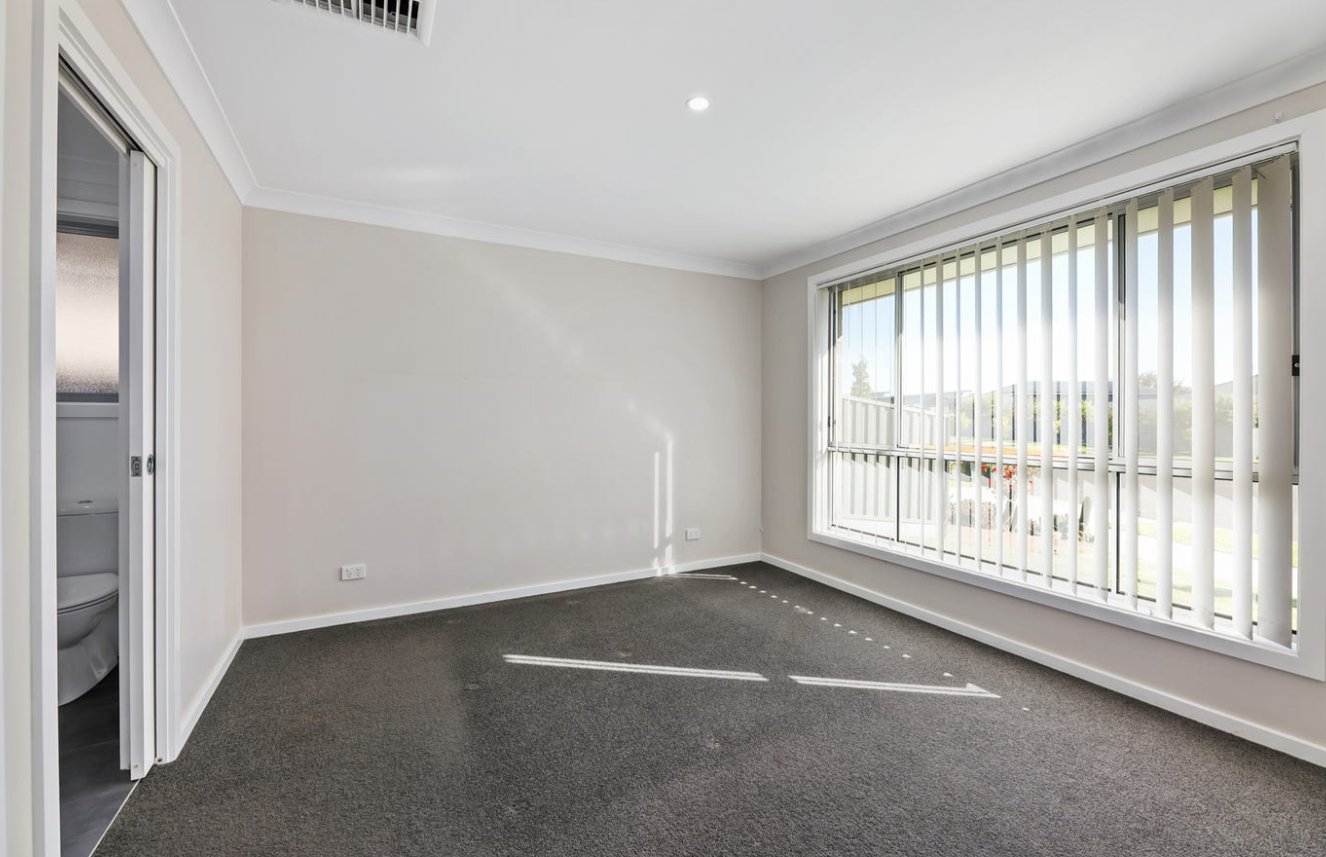 118 Verdelho Drive TAMWORTH 5