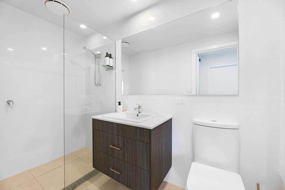 118/1930 Gold Coast Highway Miami 9