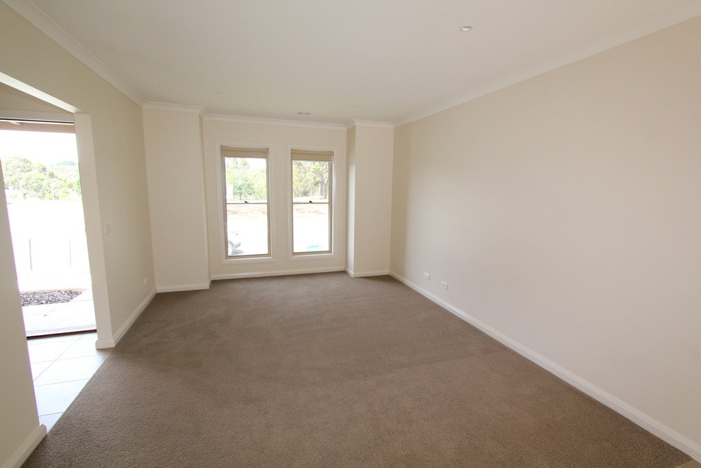 1/1834 Geelong Road MOUNT HELEN 2