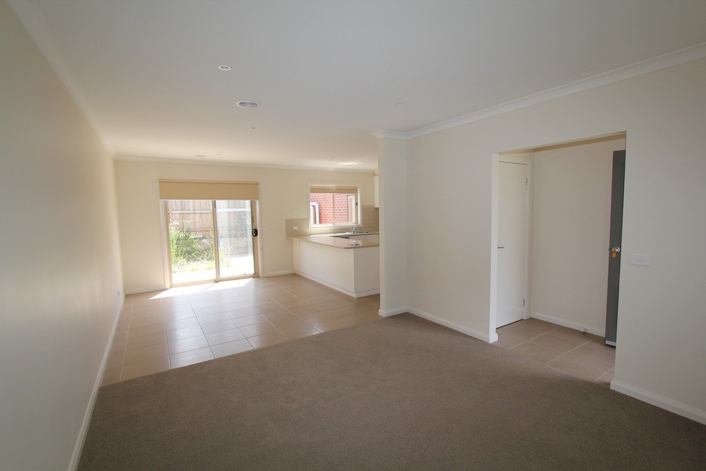 1/1834 Geelong Road MOUNT HELEN 4