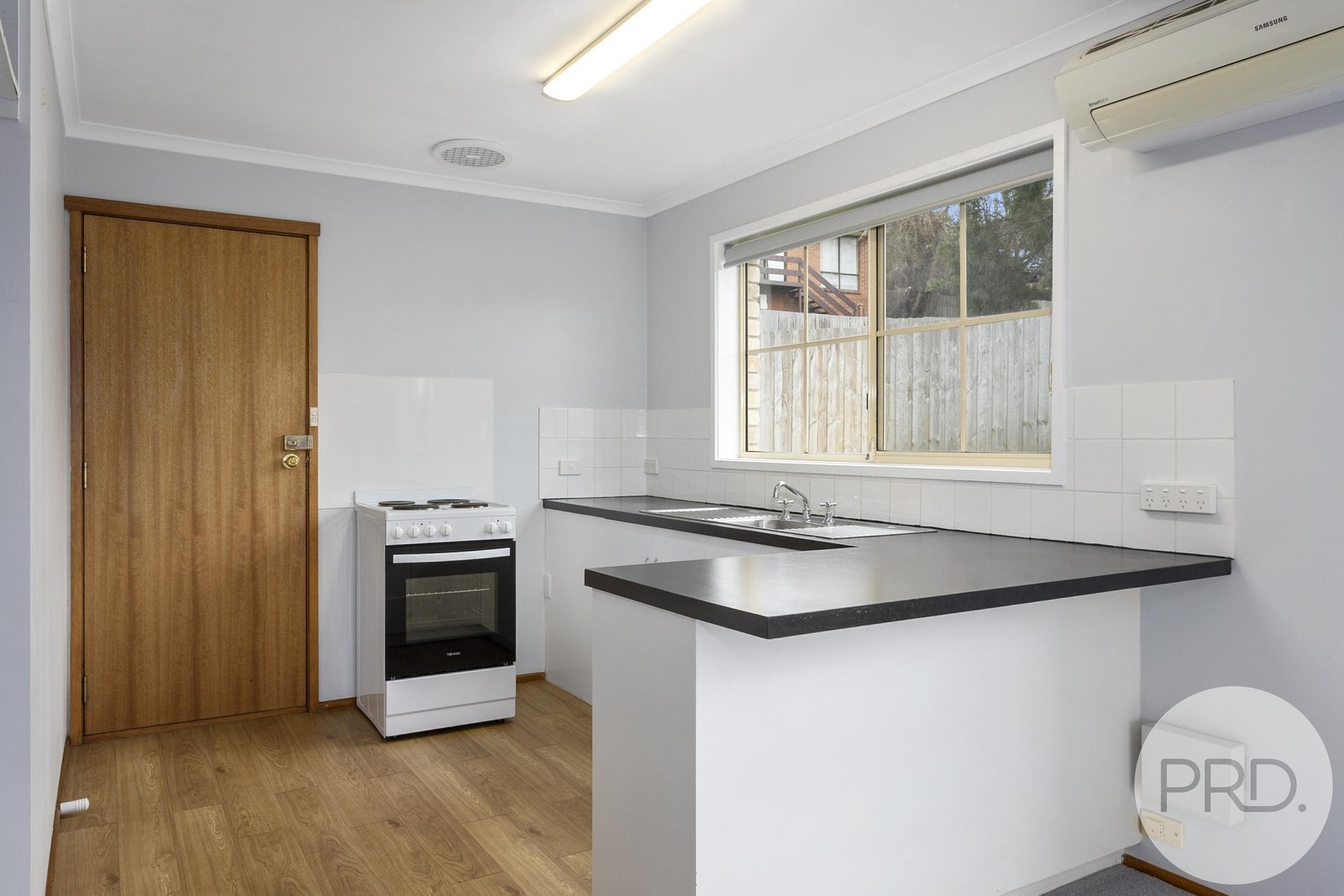 11/84 Hilton Road CLAREMONT 7