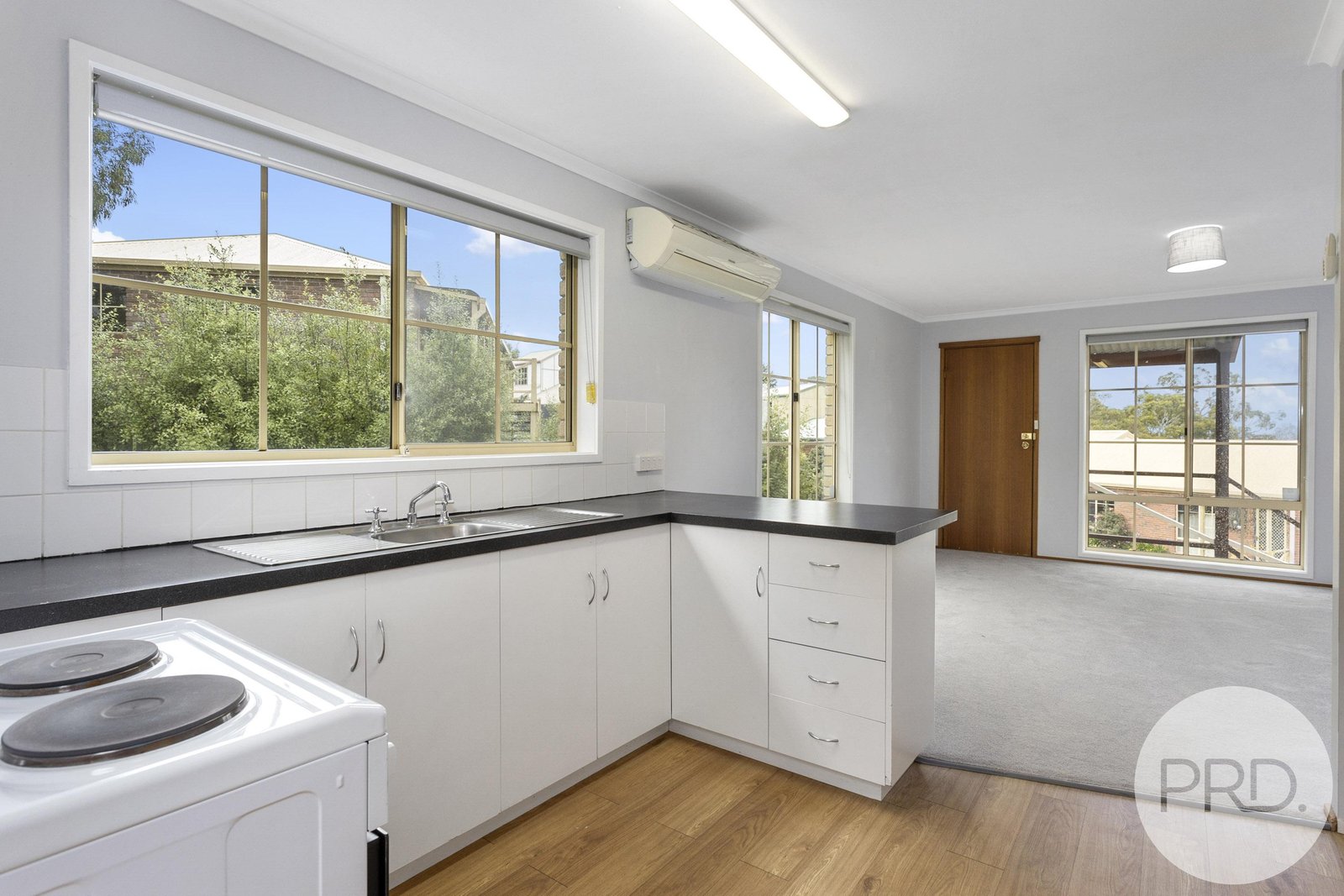 11/84 Hilton Road CLAREMONT 8