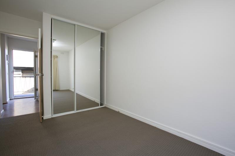 Gallery: 11/85 Caroline Street