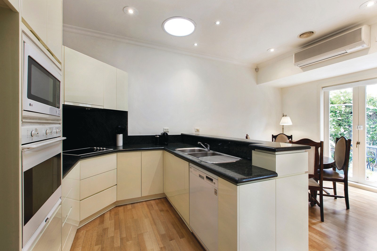 1/19 Alma Road, Camberwell, VIC