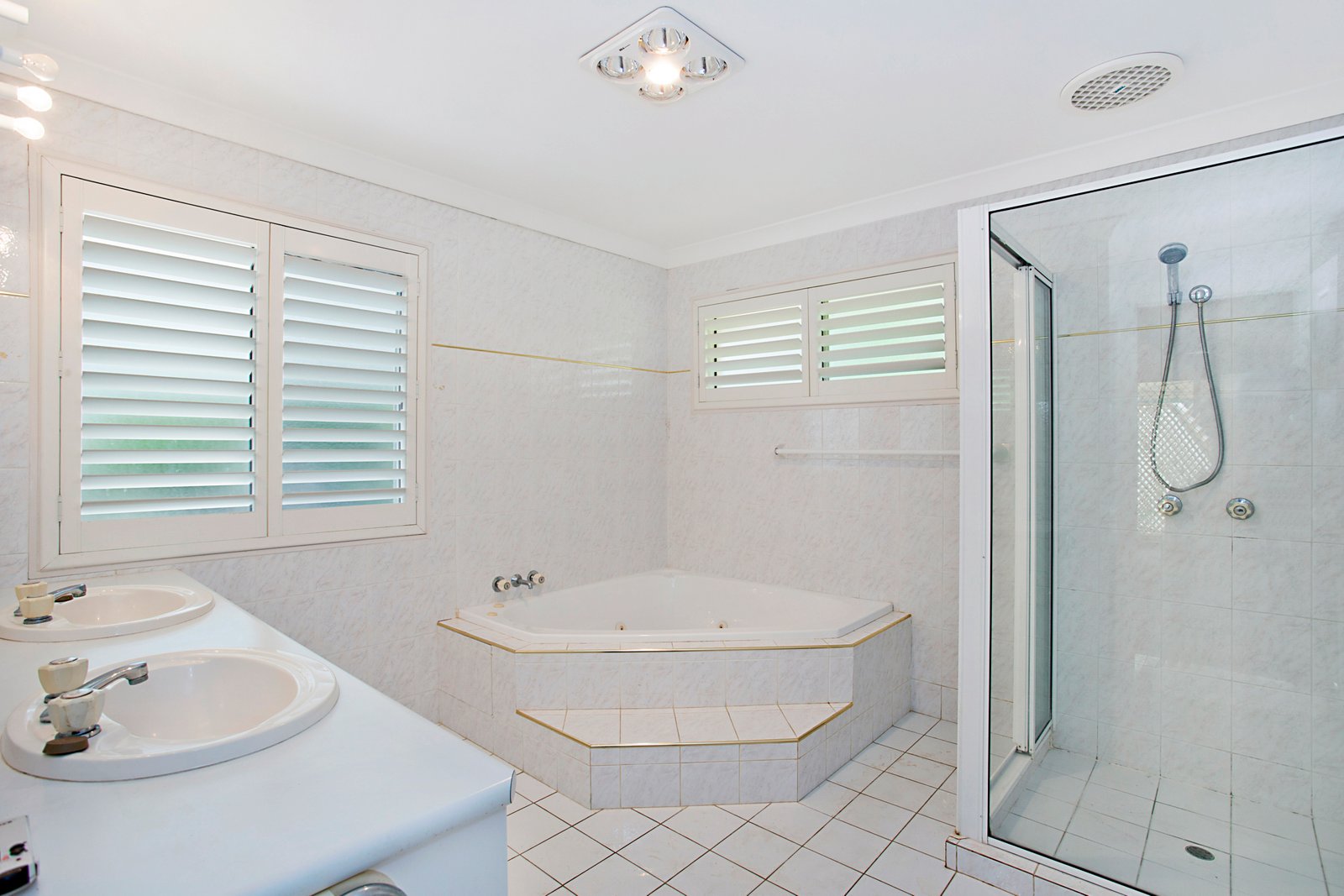 119 Darlington Drive BANORA POINT 9