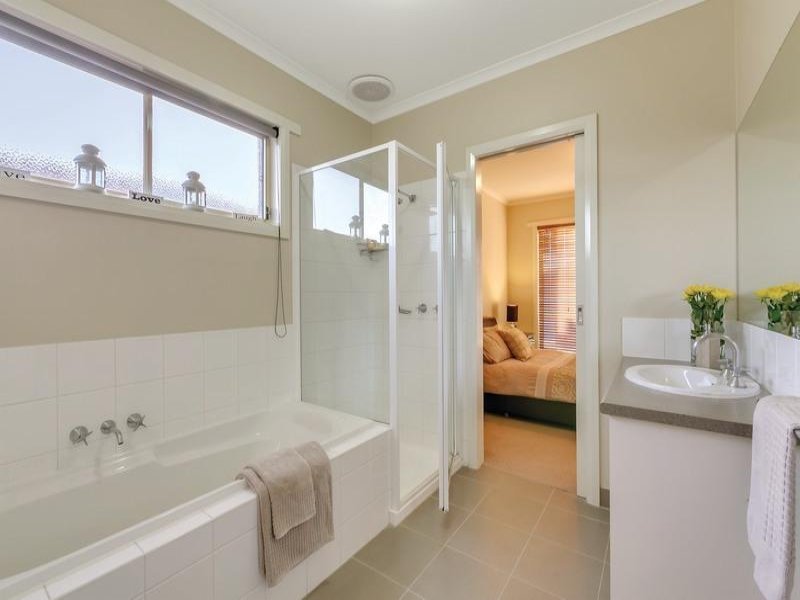 1/19 Jess Way SEBASTOPOL 8