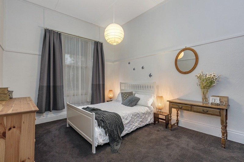 Gallery: 119 Lyons Street South