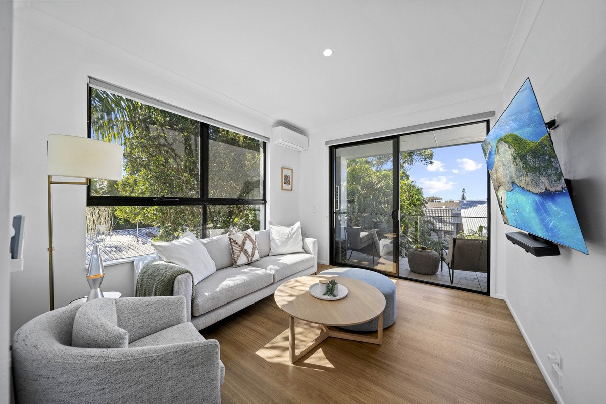 1/19 Riviera Road MIAMI 9