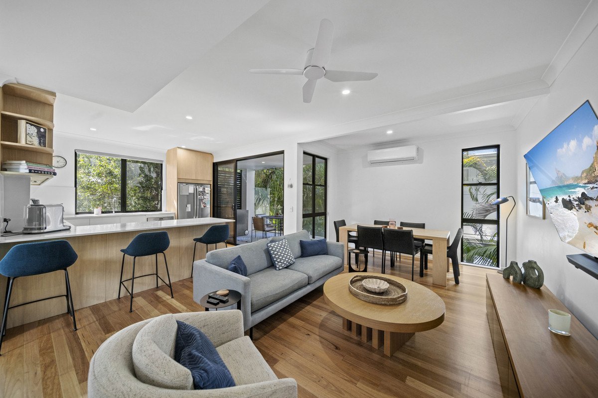 1/19 Riviera Road MIAMI 13