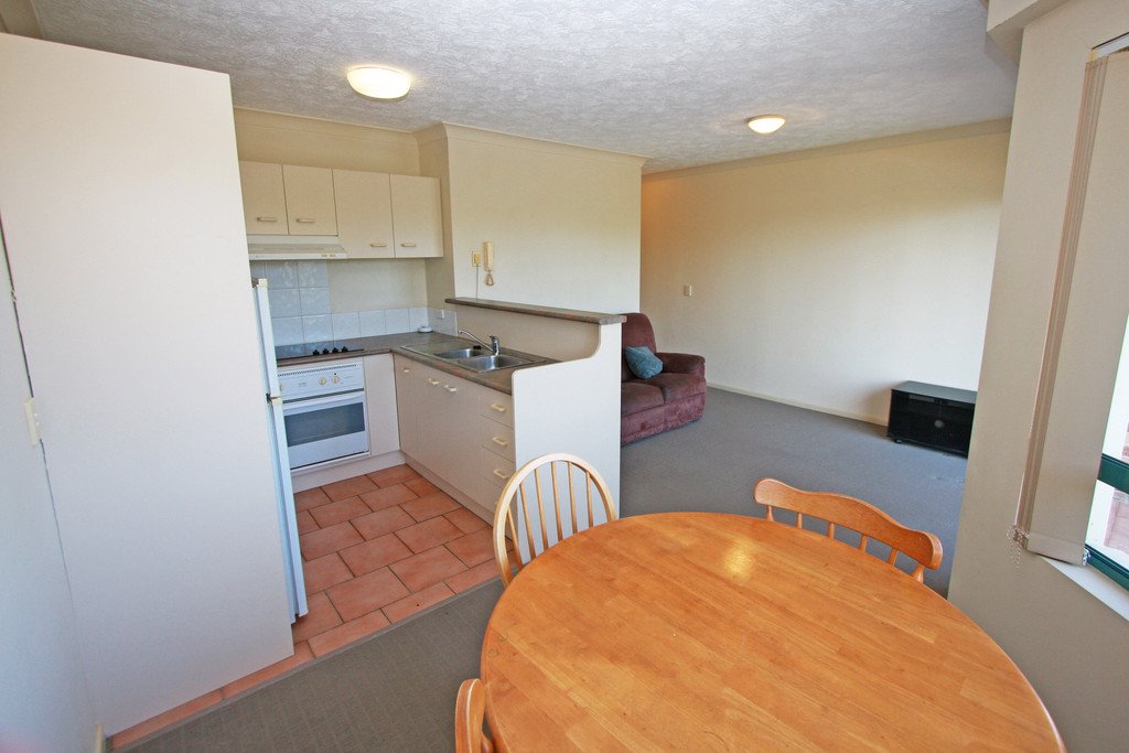 11/9 Tweed Street SOUTHPORT 7