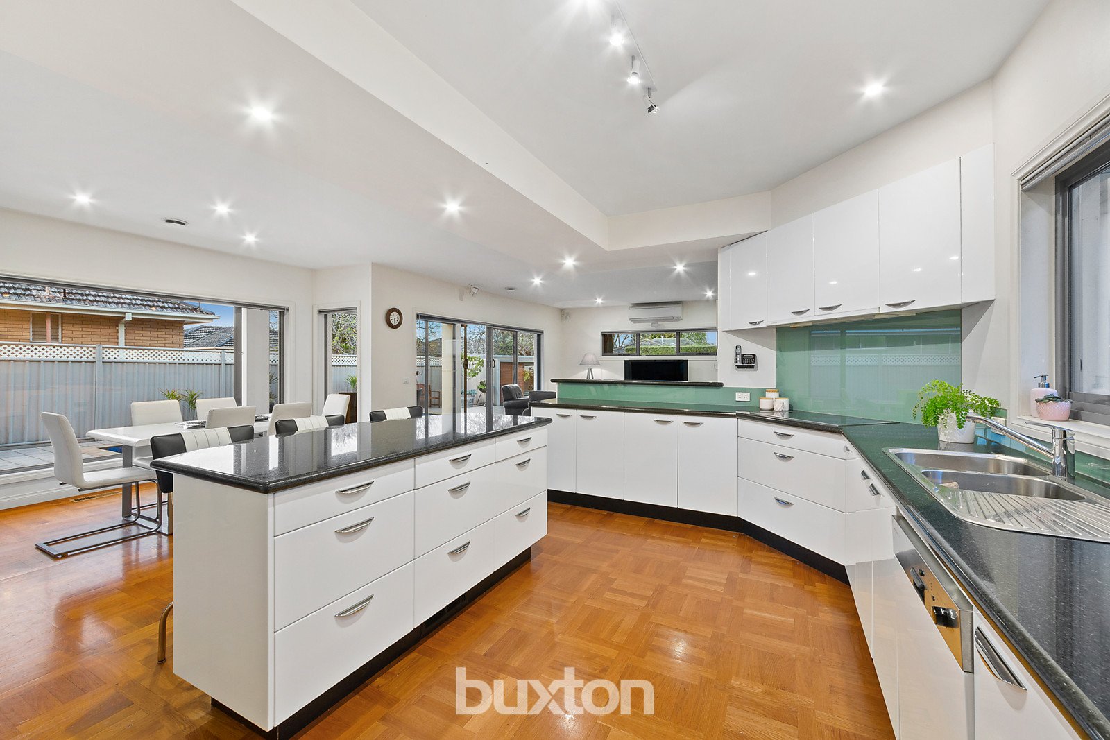 Gallery: 1191 Nepean Highway