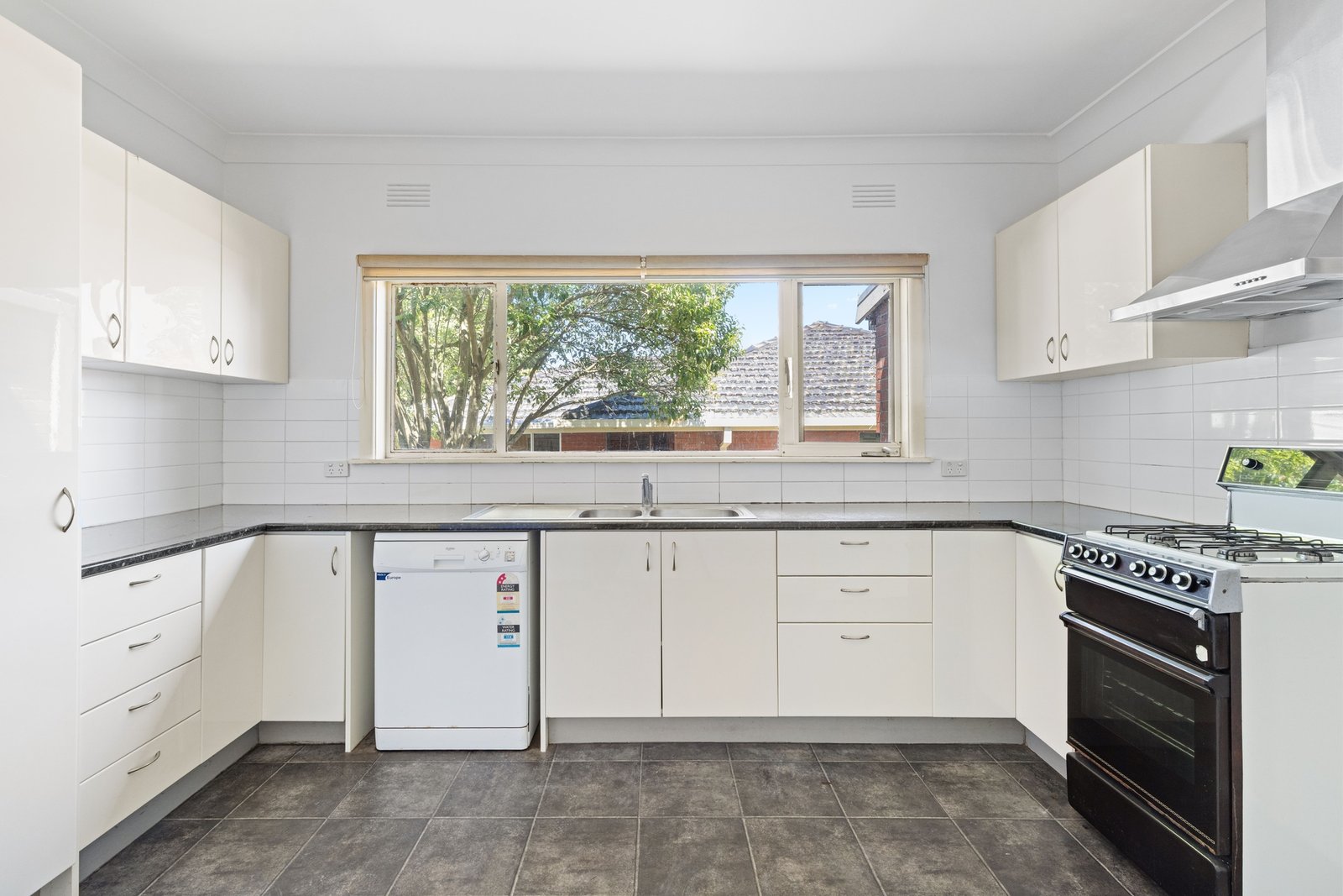 Gallery: 1/192 Manningham Road