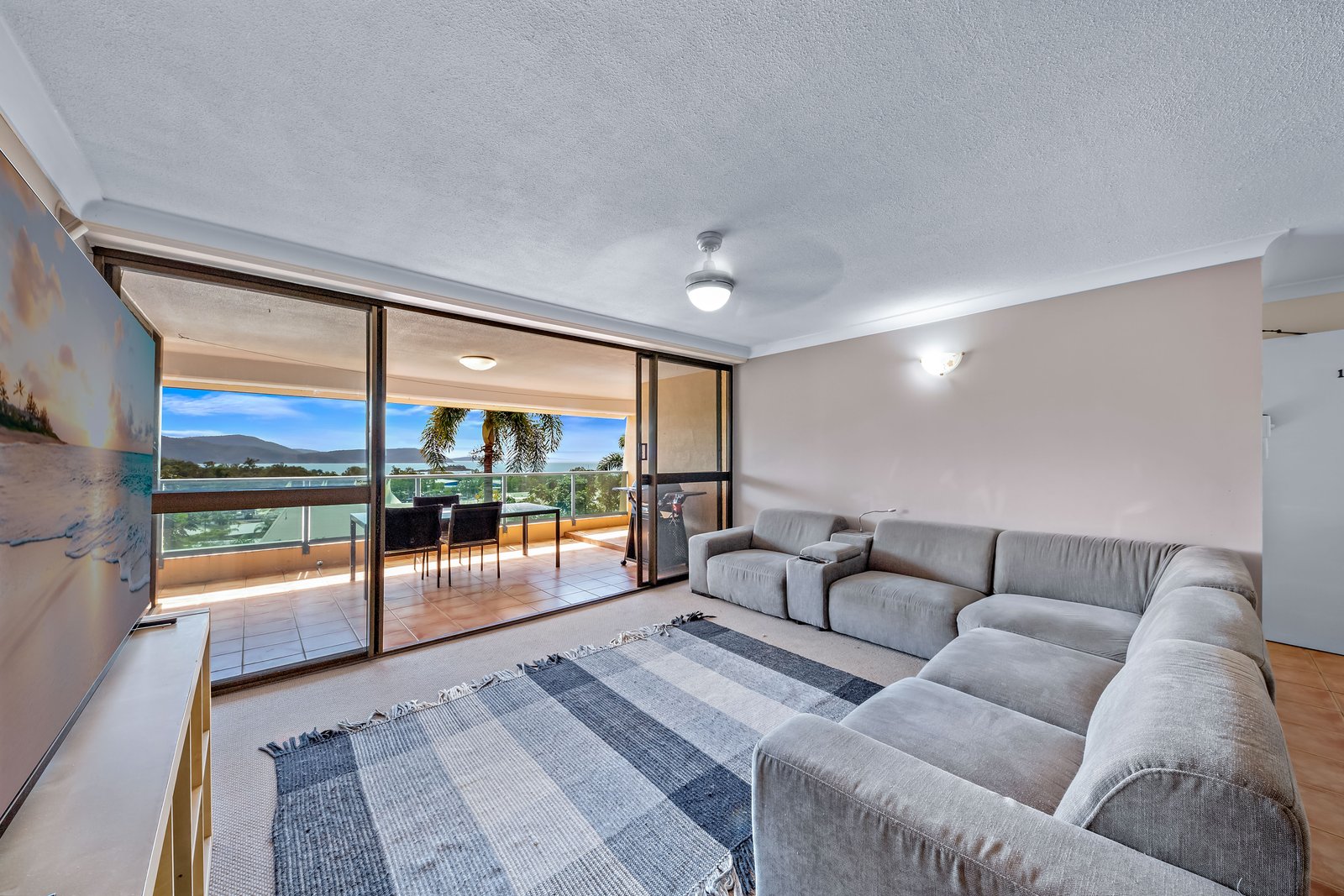 119/4 Eshelby Drive CANNONVALE 1