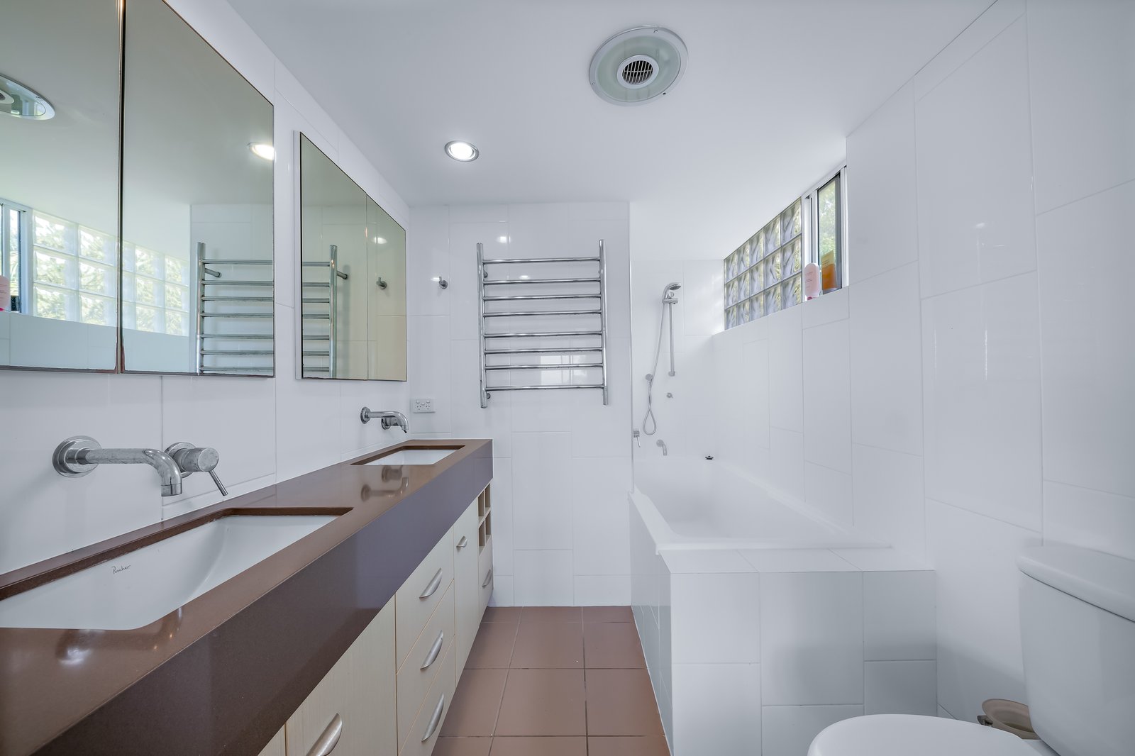 119/4 Eshelby Drive CANNONVALE 7