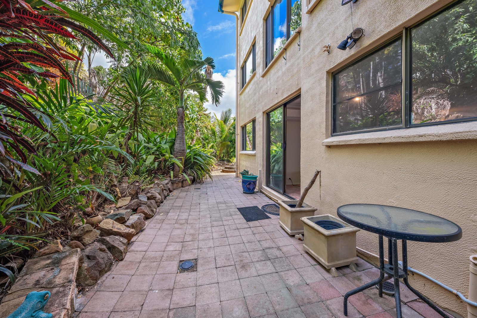 119/4 Eshelby Drive CANNONVALE 10