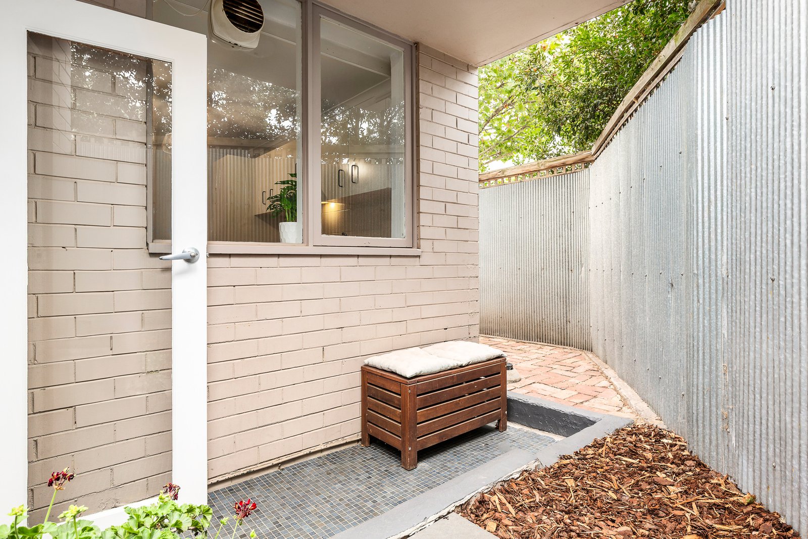 Gallery: 1/199 Hotham Street
