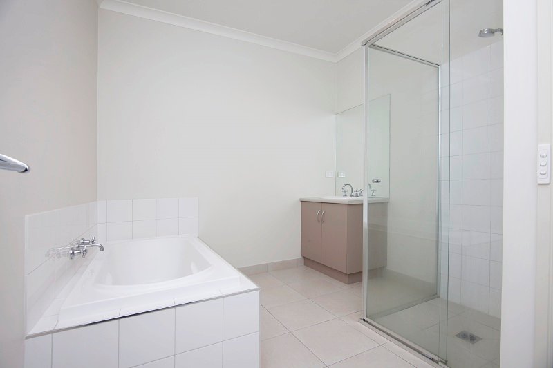 11a Caleb Close GOLDEN SQUARE 4