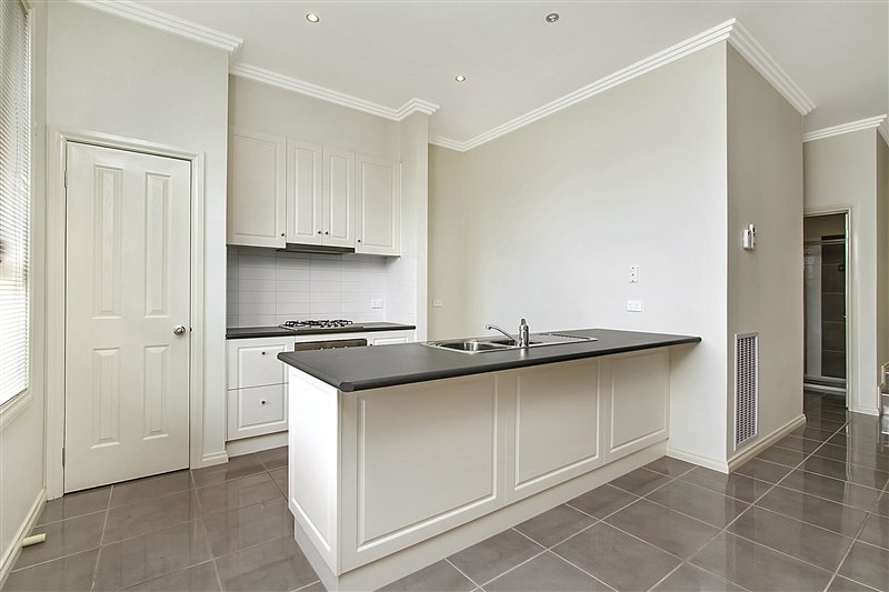 11a Ewing Avenue FLORA HILL 2