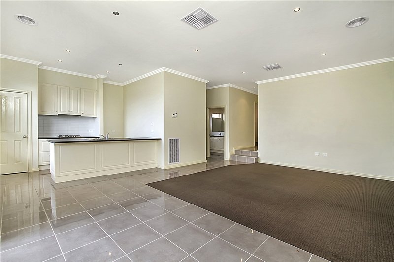 11a Ewing Avenue FLORA HILL 3