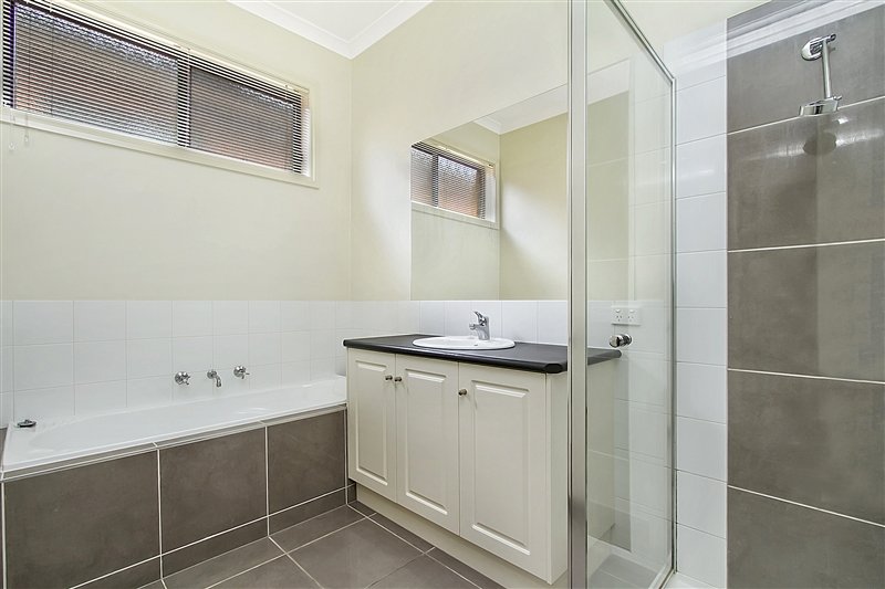 11a Ewing Avenue FLORA HILL 4