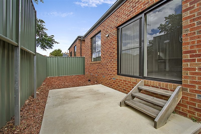 11a Ewing Avenue FLORA HILL 6