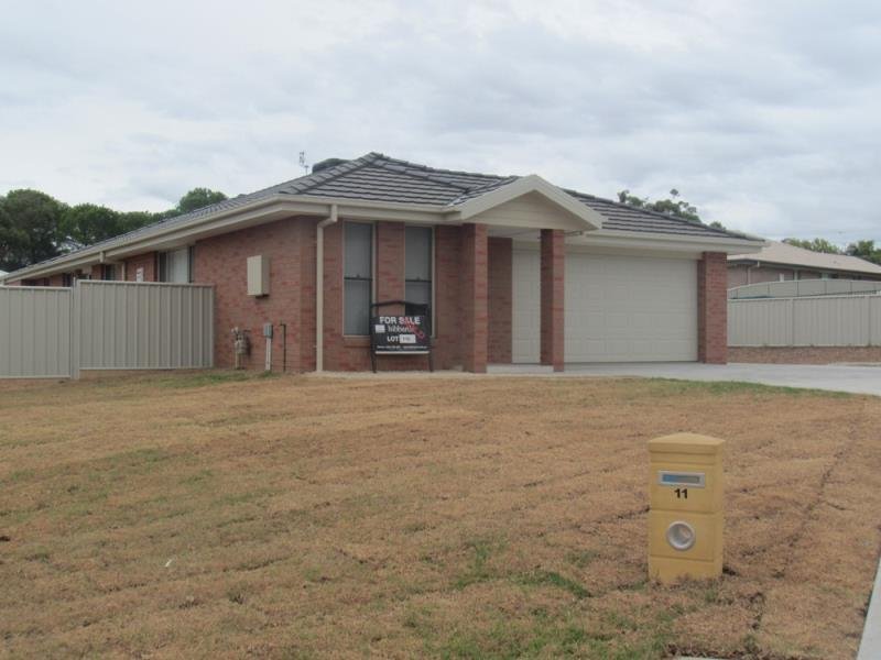 11a Lake Place TAMWORTH 1