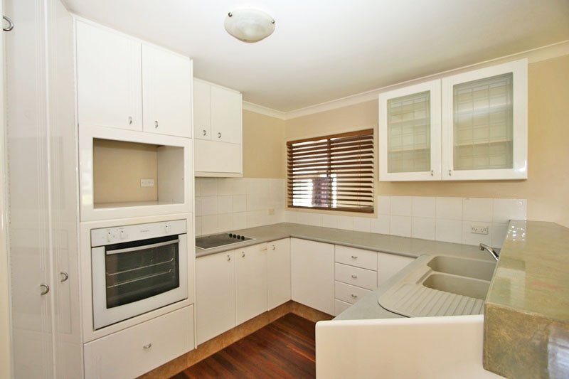 11A Wynflo Street LABRADOR 3