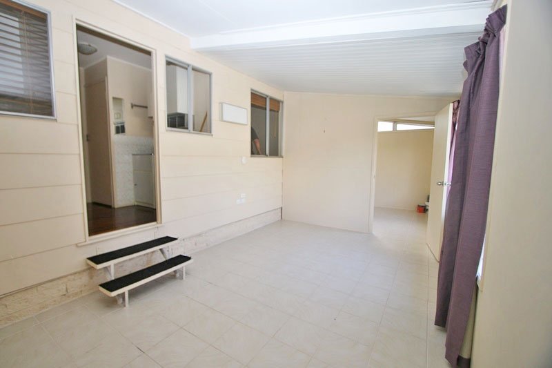 11a Wynflo Street LABRADOR 11